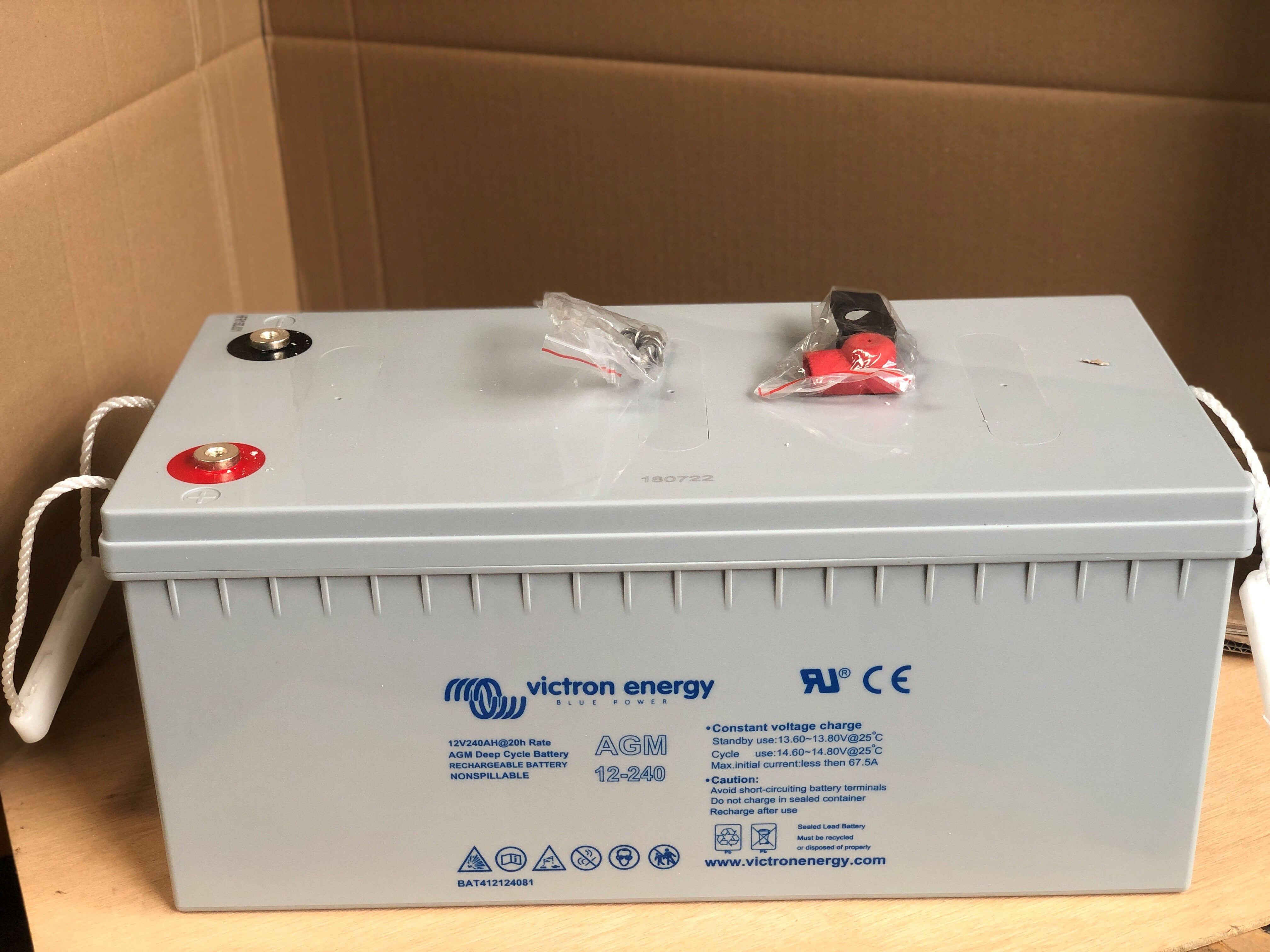 Victron 240Ah AGM accu 12V 