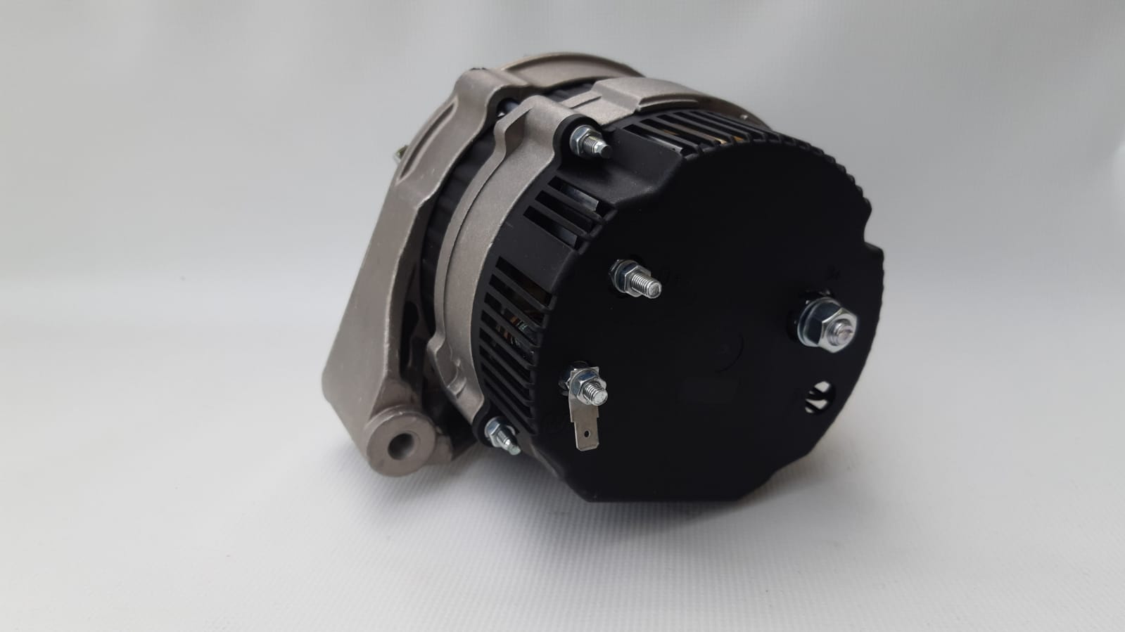 IA0437 Alternator Mahle/Iskra MG512 12V - 65A orgineel new iskra